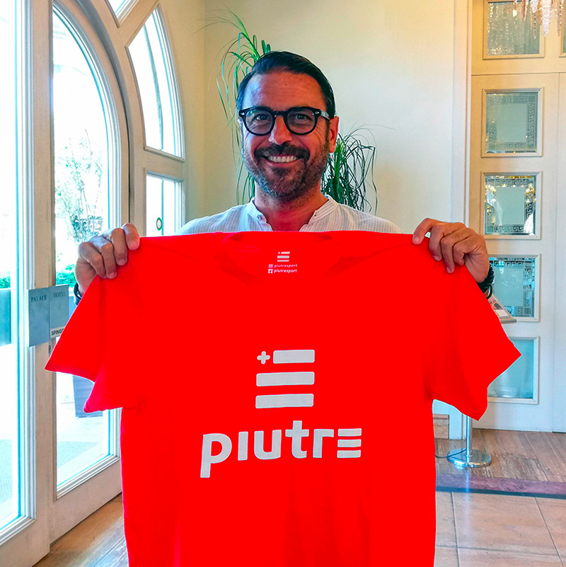 Stefano Fiore con la t shirt linea gol di Piutre