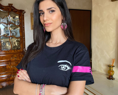 Jessica Tozzi indossa la maglietta Piutre limited edition Occhi di Calcio
