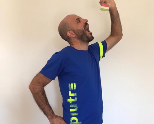 Fantallenatore indossa la t shirt piutre linea gol plus verticalizza